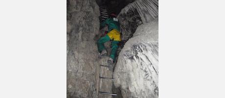 Espeleología terrestre con Viu Natura