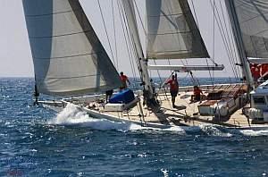 Goleta Tirant Primer, viento en popa a toda vela