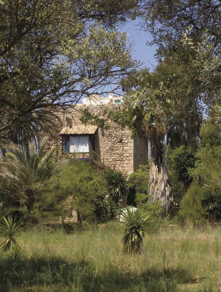 Torre Capicorb y antiguo almacén Portuario